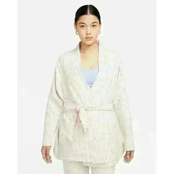 NEW! Nike Women's Plus 1X Yoga Therma-FIT Luxe Jacquard Top NWT $140 - Picture 1 of 9